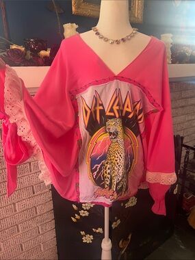 Def Leopard Hot Pink Graphic Leopard V-Neck Women's Poncho Top OOAK